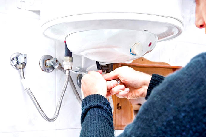 ¿Pierde o gotea agua tu termo eléctrico?